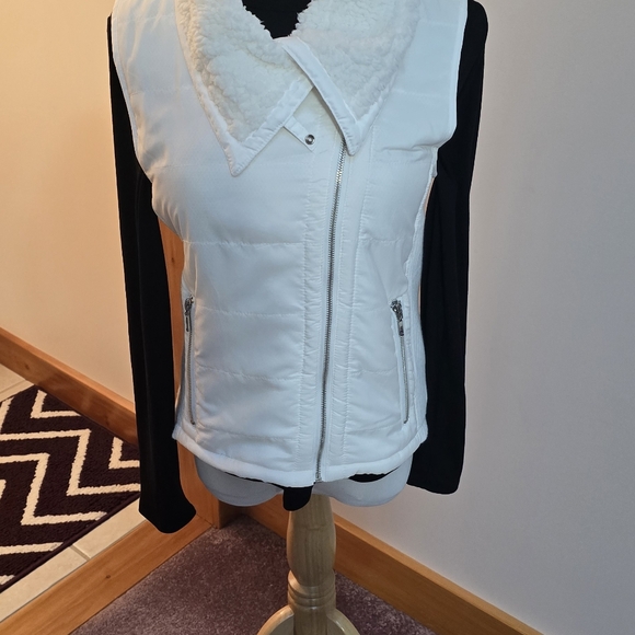 Vest - Picture 5 of 9